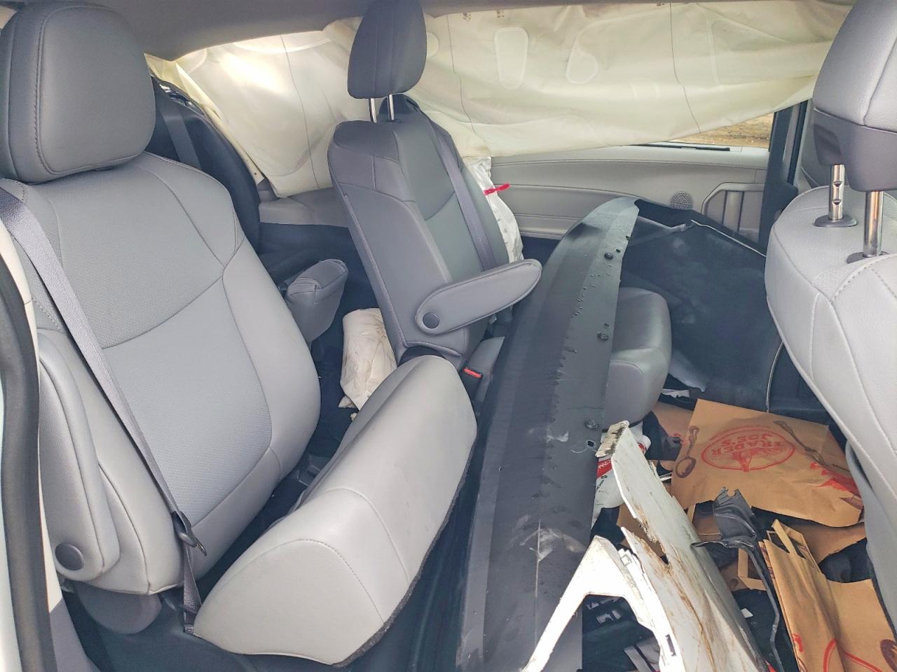 2022 TOYOTA SIENNA XLE photo 11