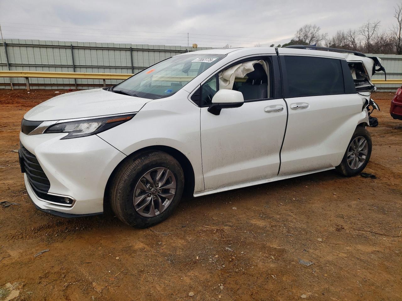 2022 TOYOTA SIENNA