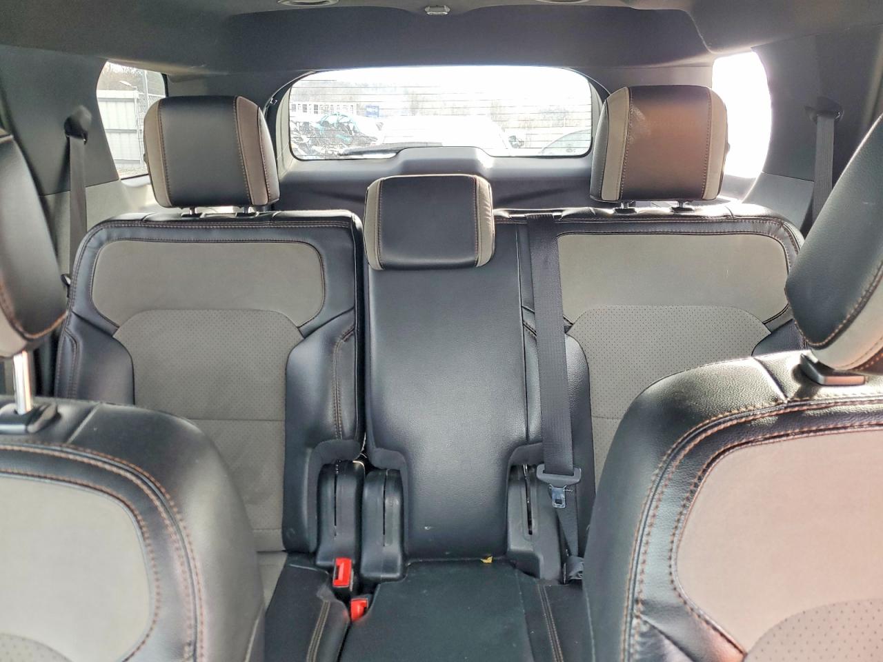 2017 FORD EXPLORER XLT photo 19