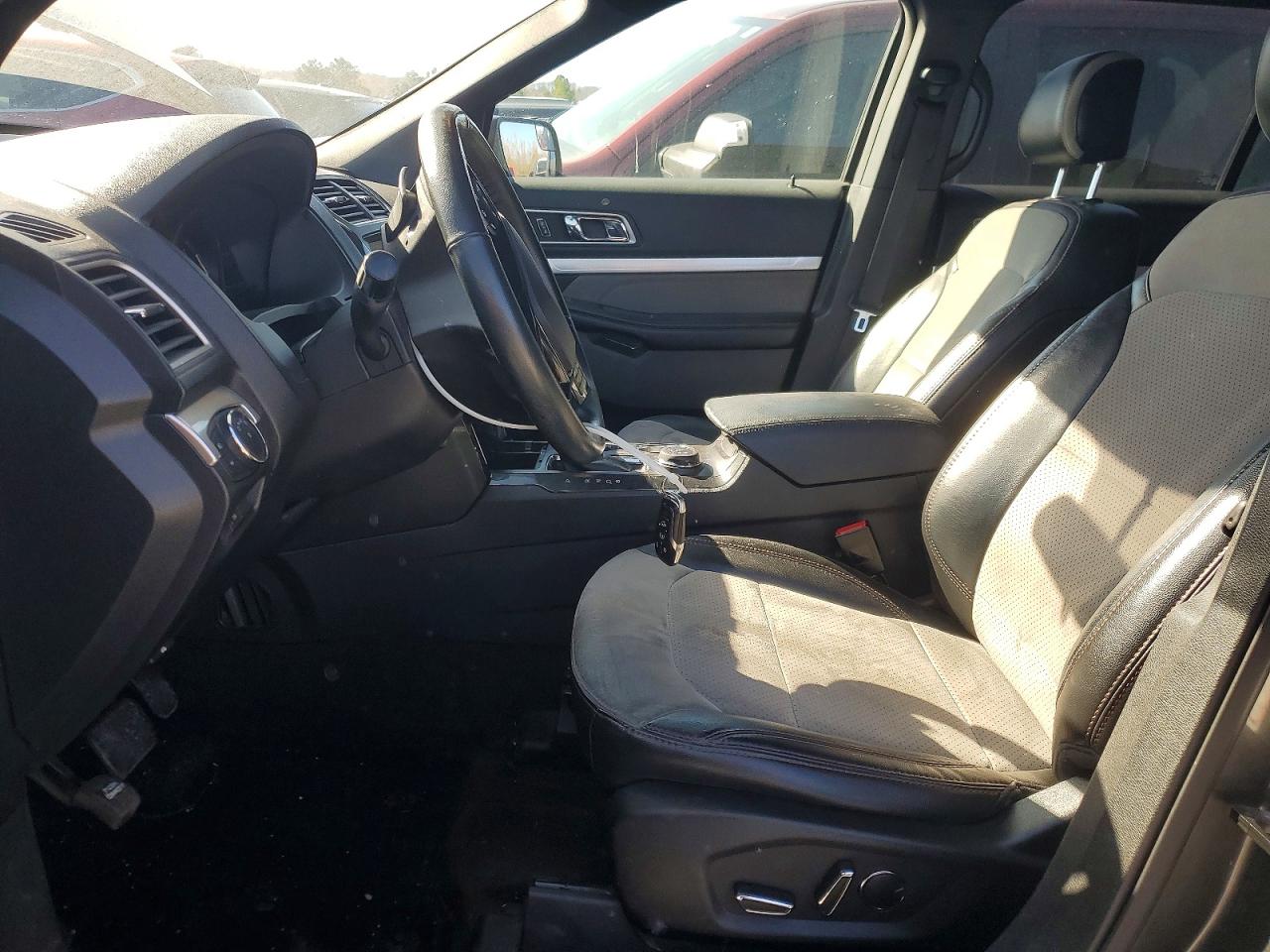 2017 FORD EXPLORER XLT photo 13