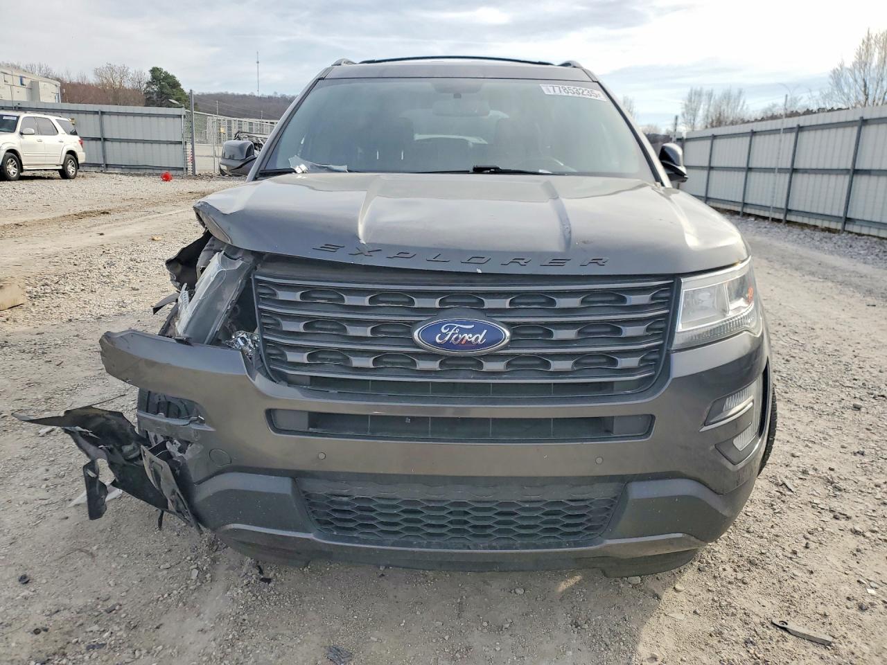 2017 FORD EXPLORER XLT photo 9