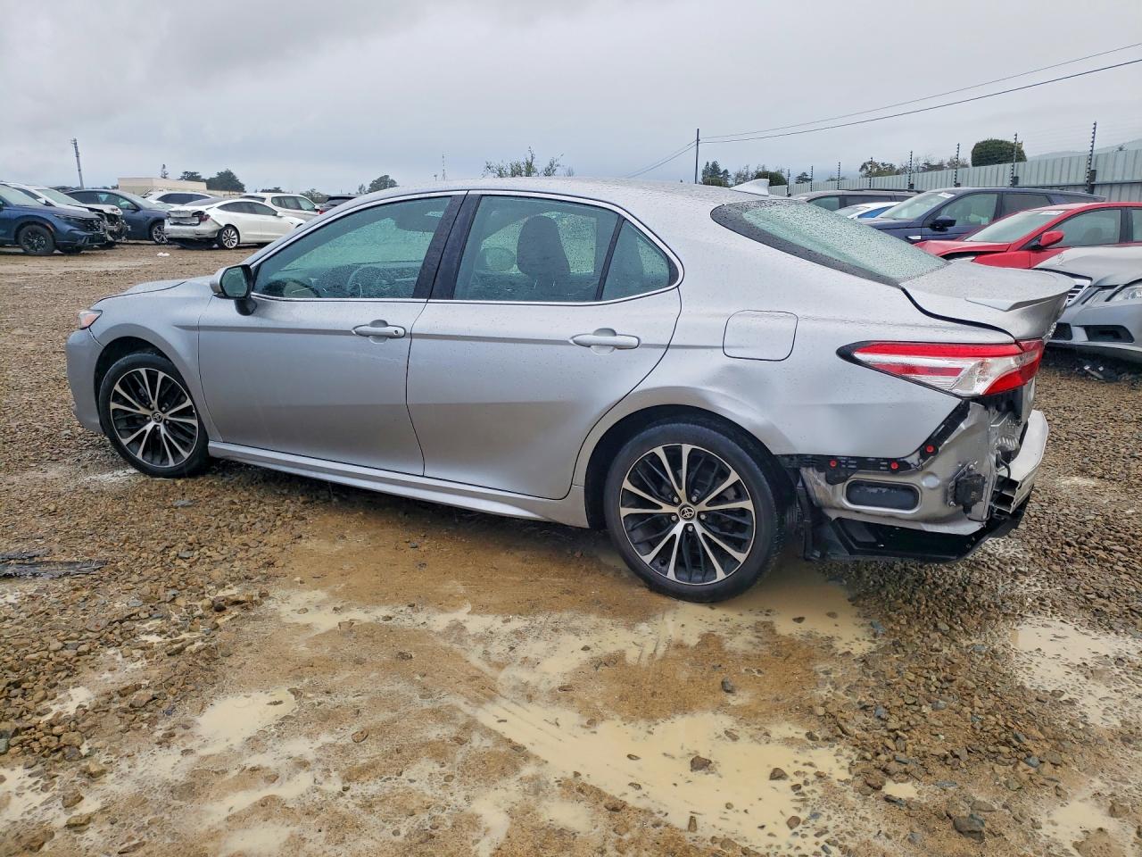 2020 TOYOTA CAMRY SE photo 2