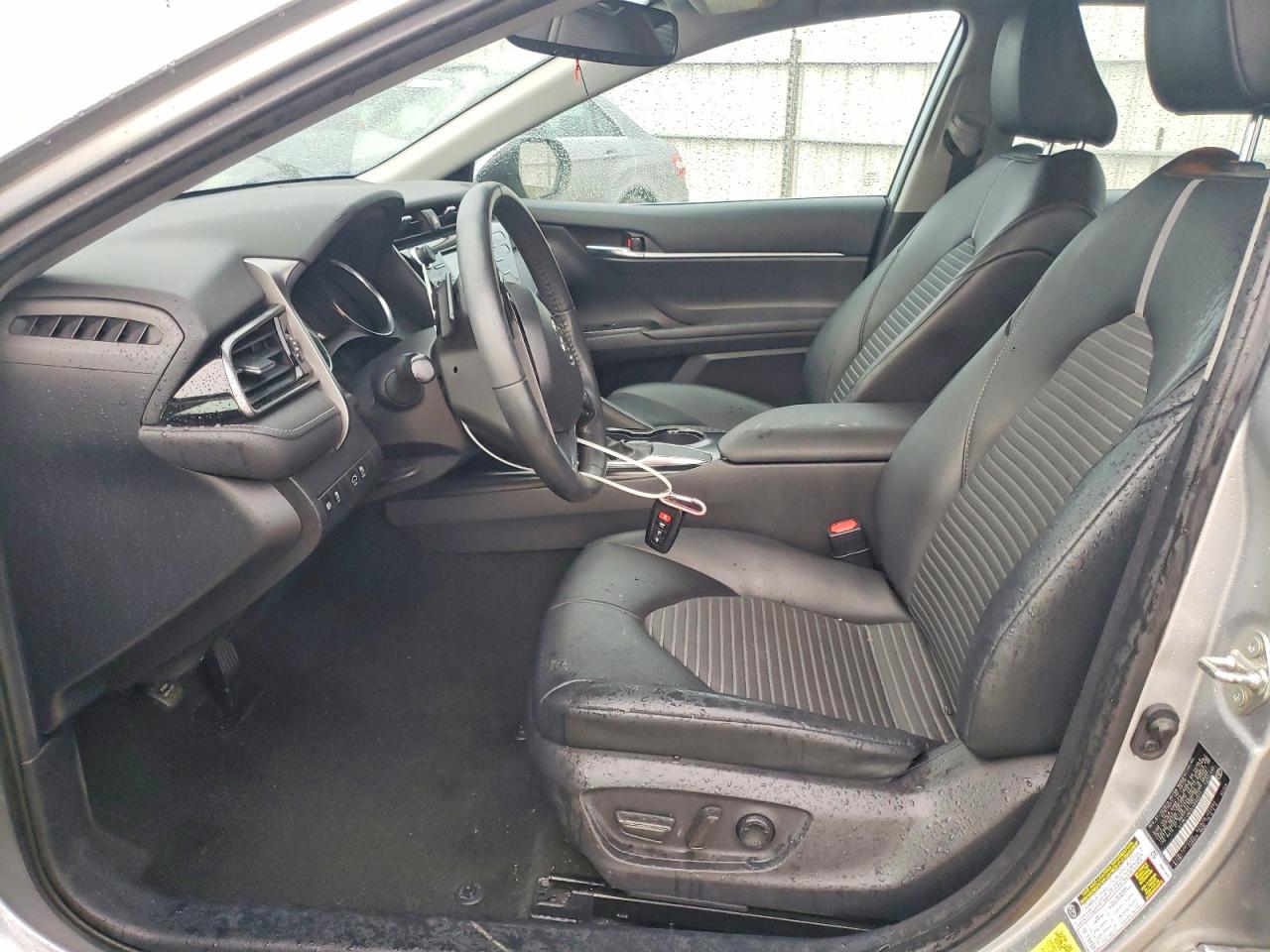 2020 TOYOTA CAMRY SE photo 7