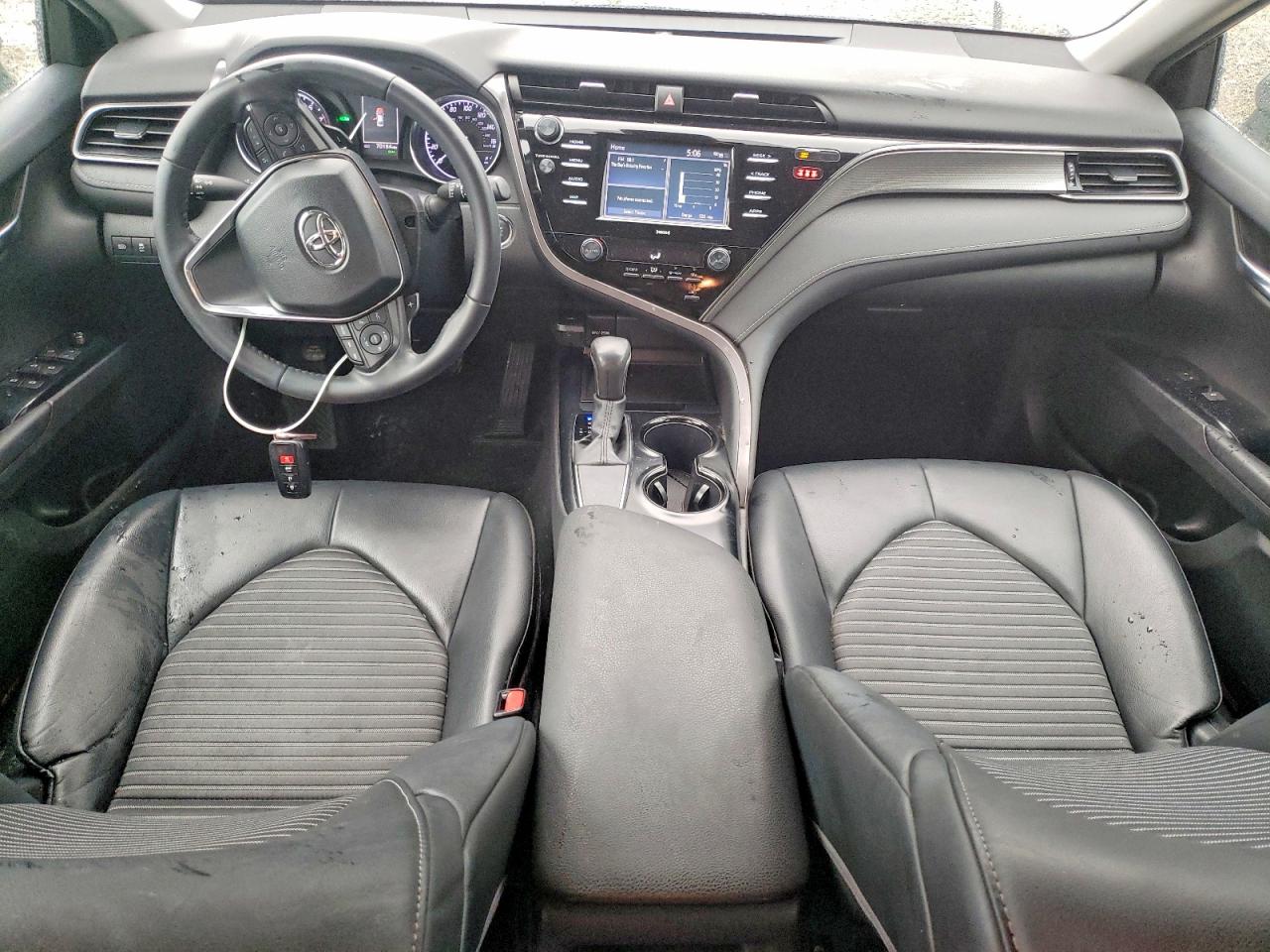 2020 TOYOTA CAMRY SE photo 8