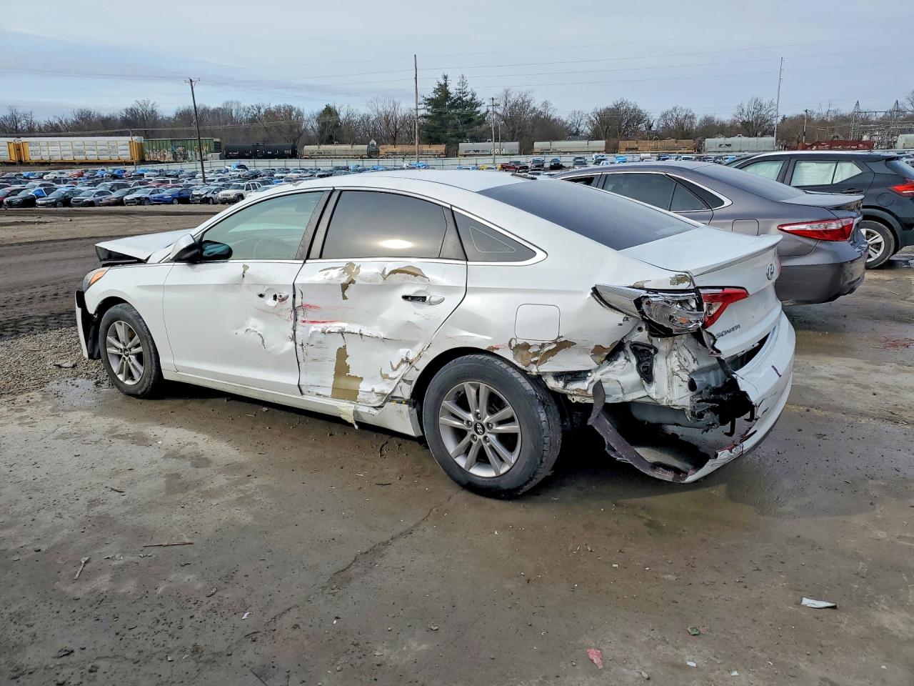 2017 HYUNDAI SONATA BASE photo 2