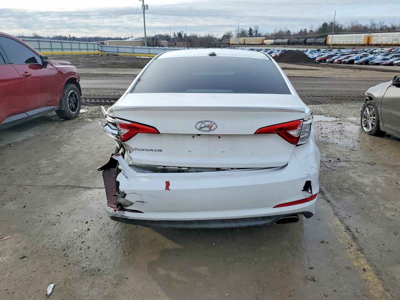 2017 HYUNDAI SONATA BASE photo 6