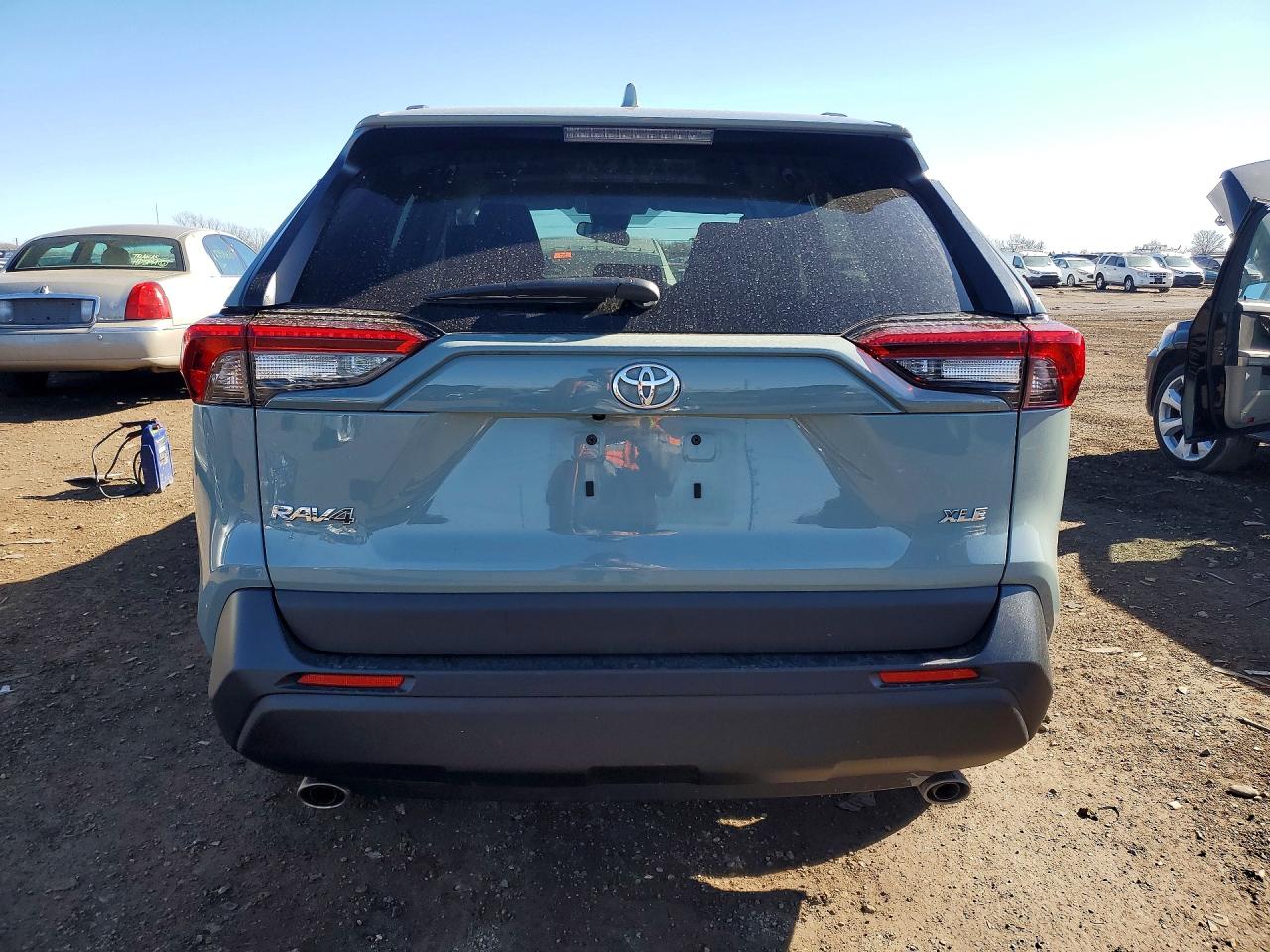 2022 TOYOTA RAV4 XLE photo 11