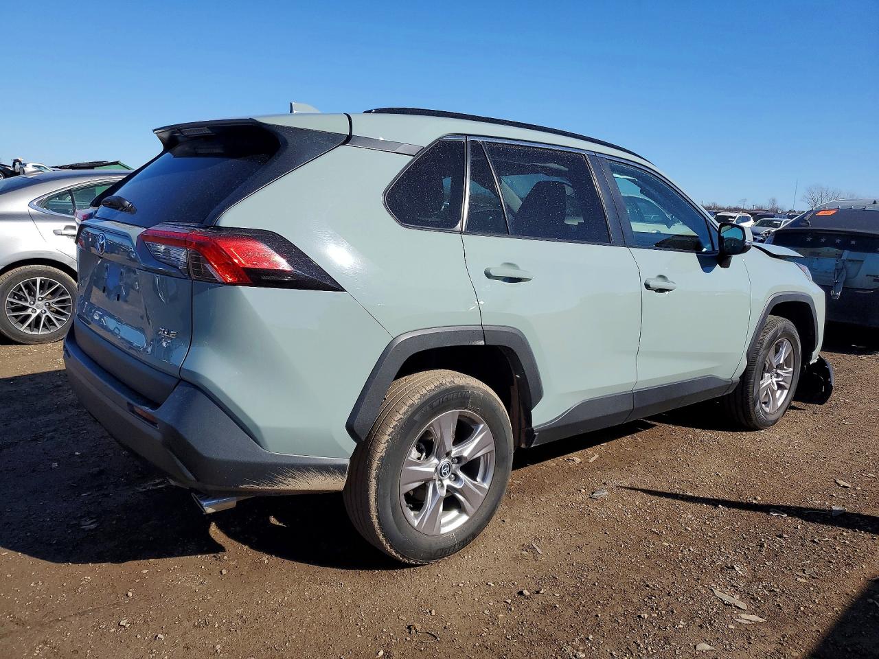 2022 TOYOTA RAV4 XLE photo 5