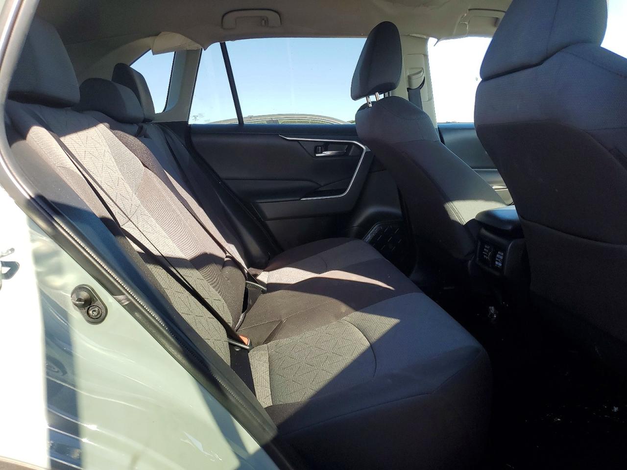 2022 TOYOTA RAV4 XLE photo 19