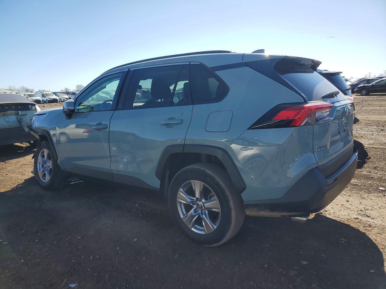 2022 TOYOTA RAV4 XLE photo 3