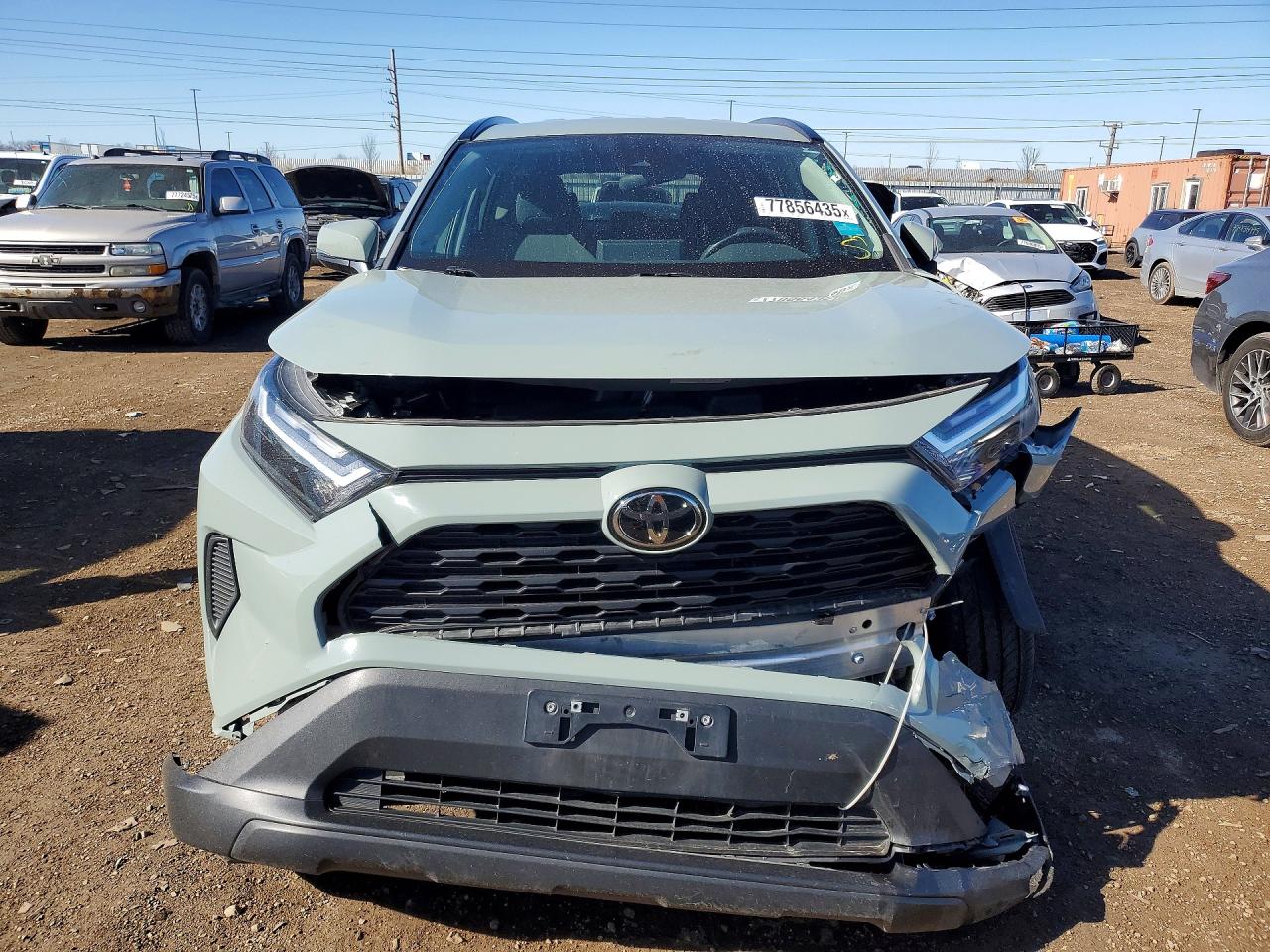 2022 TOYOTA RAV4 XLE photo 9