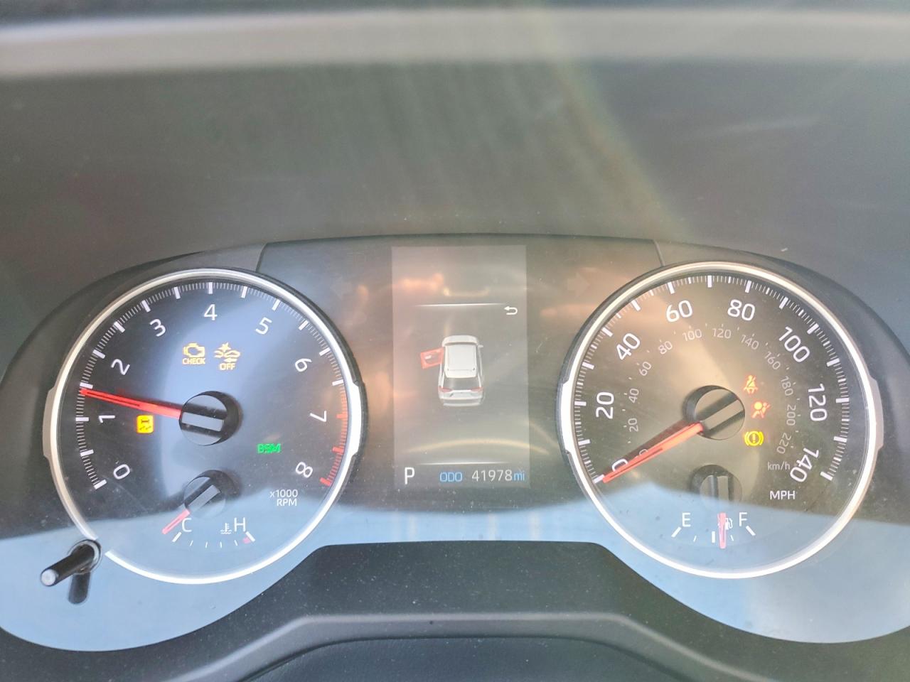 2022 TOYOTA RAV4 XLE photo 17