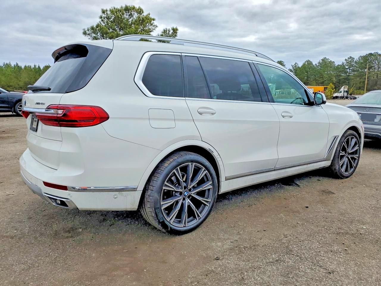 2021 BMW X7 photo 3