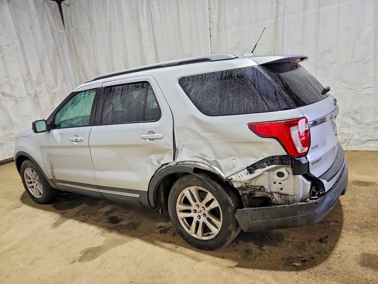 2019 FORD EXPLORER XLT photo 2