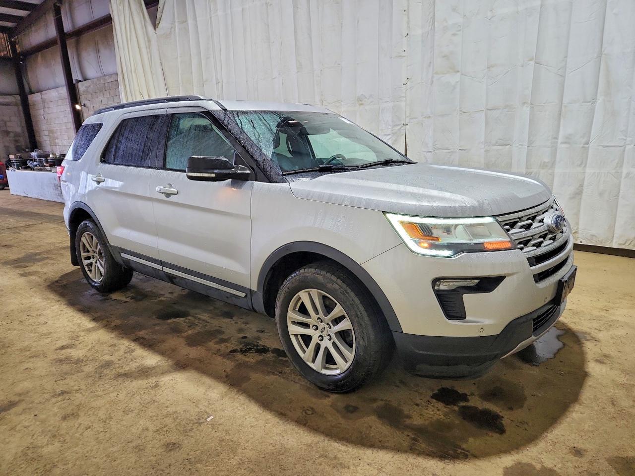 2019 FORD EXPLORER XLT photo 4
