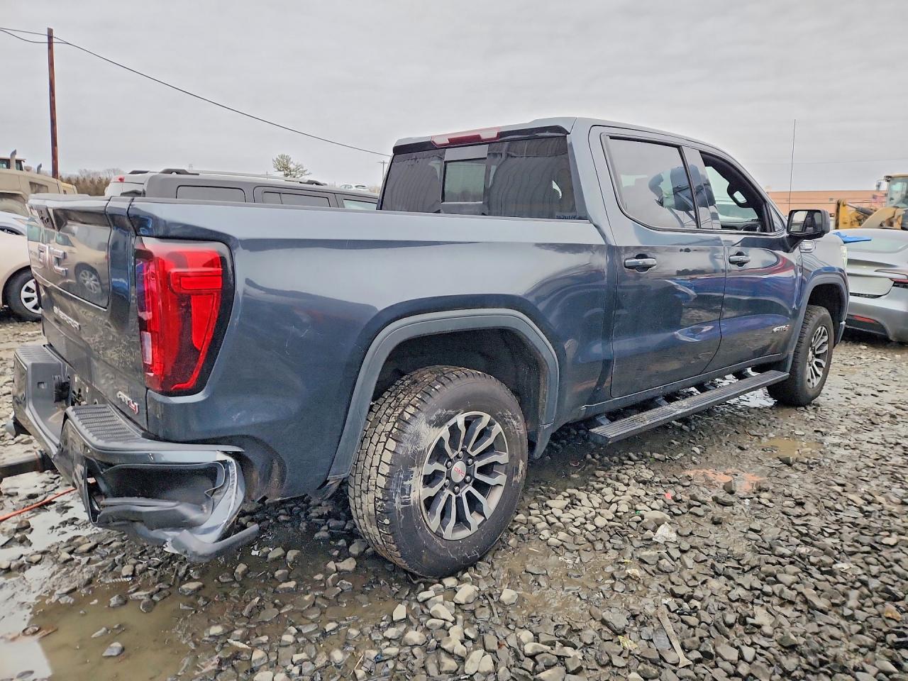 2021 GMC SIERRA K1500 AT4 photo 3