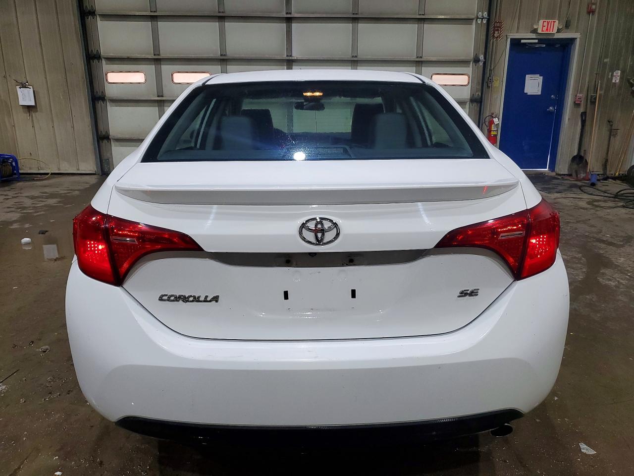 2017 TOYOTA COROLLA SE photo 6