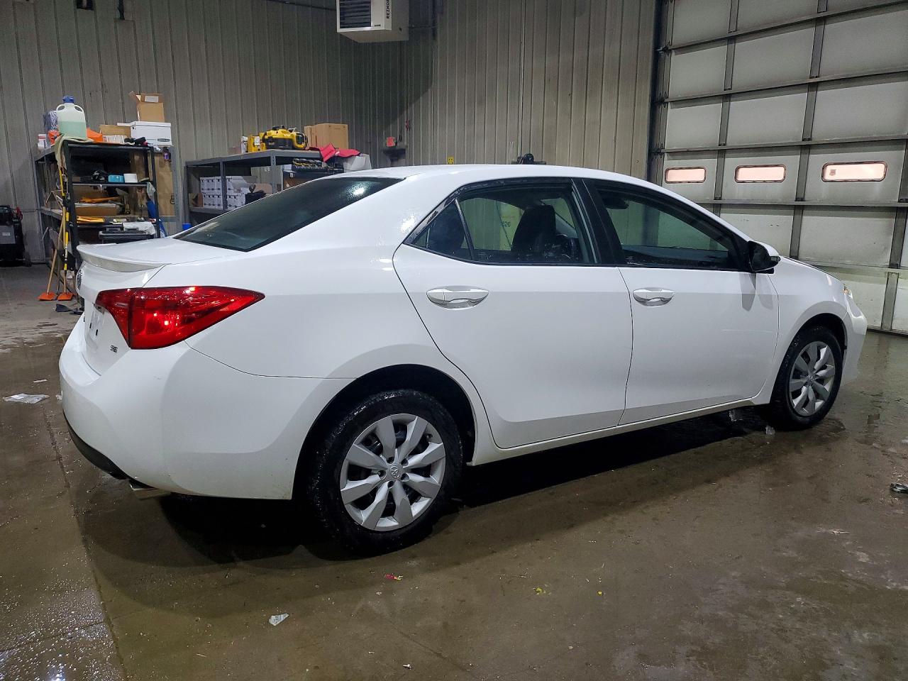 2017 TOYOTA COROLLA SE photo 3
