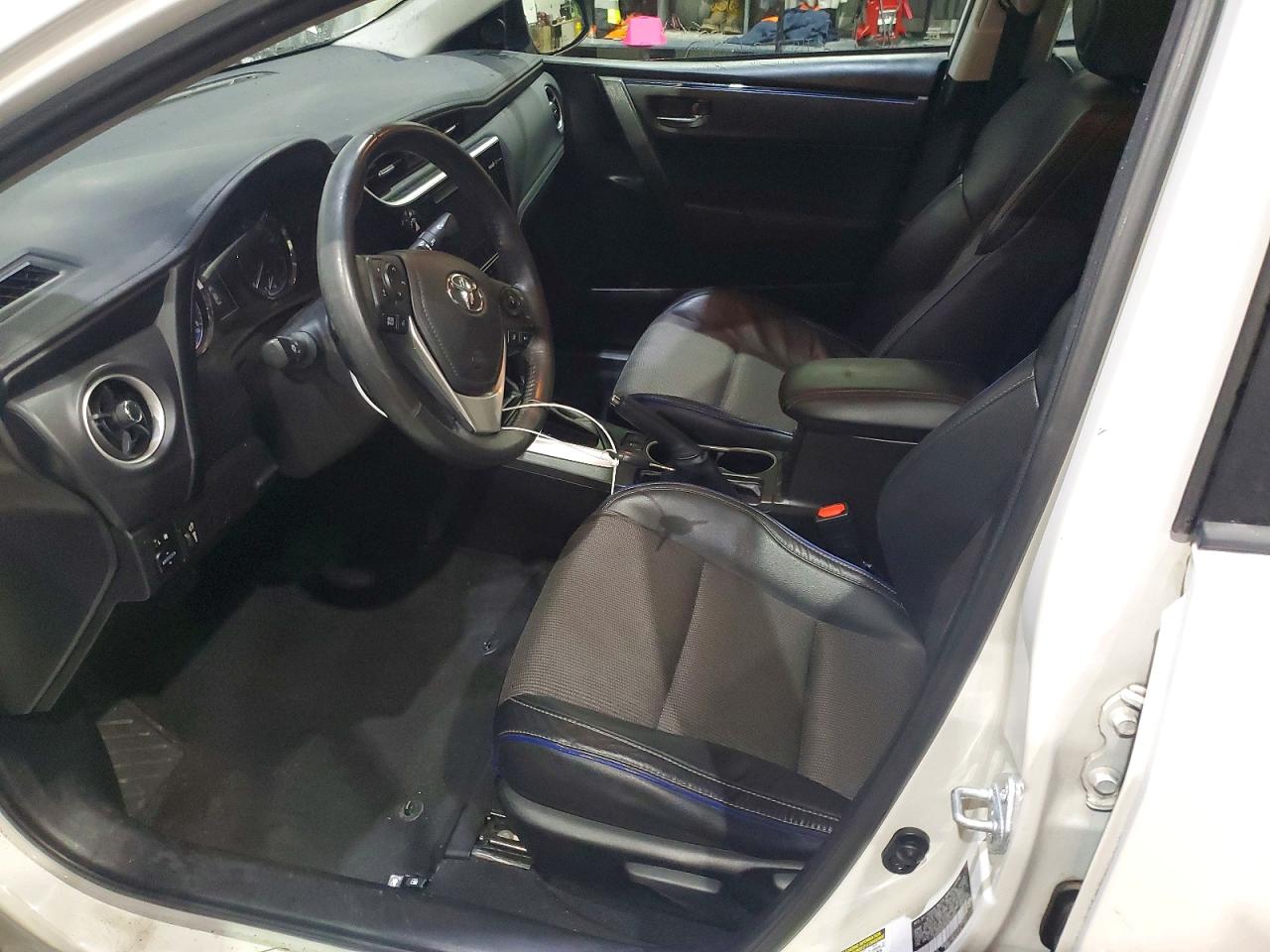 2017 TOYOTA COROLLA SE photo 7