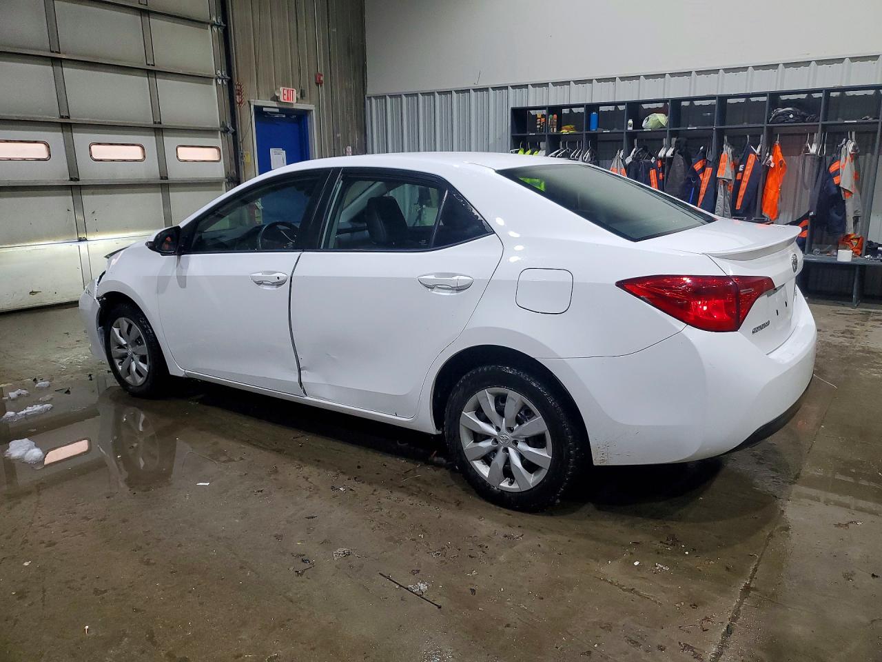 2017 TOYOTA COROLLA SE photo 2