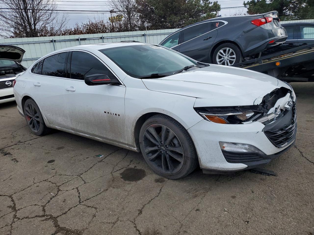 2022 CHEVROLET MALIBU LT photo 4