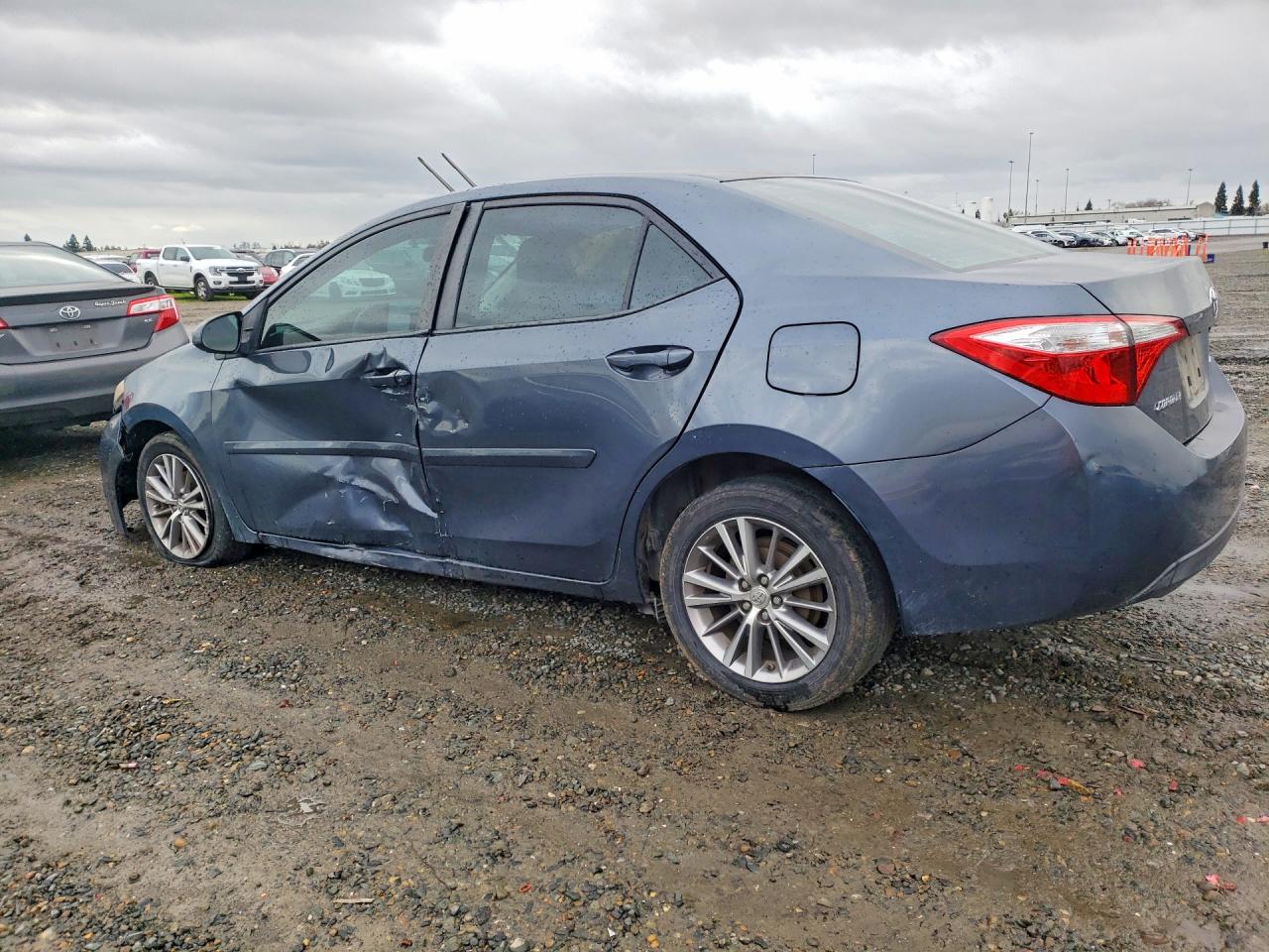 2014 TOYOTA COROLLA L photo 2