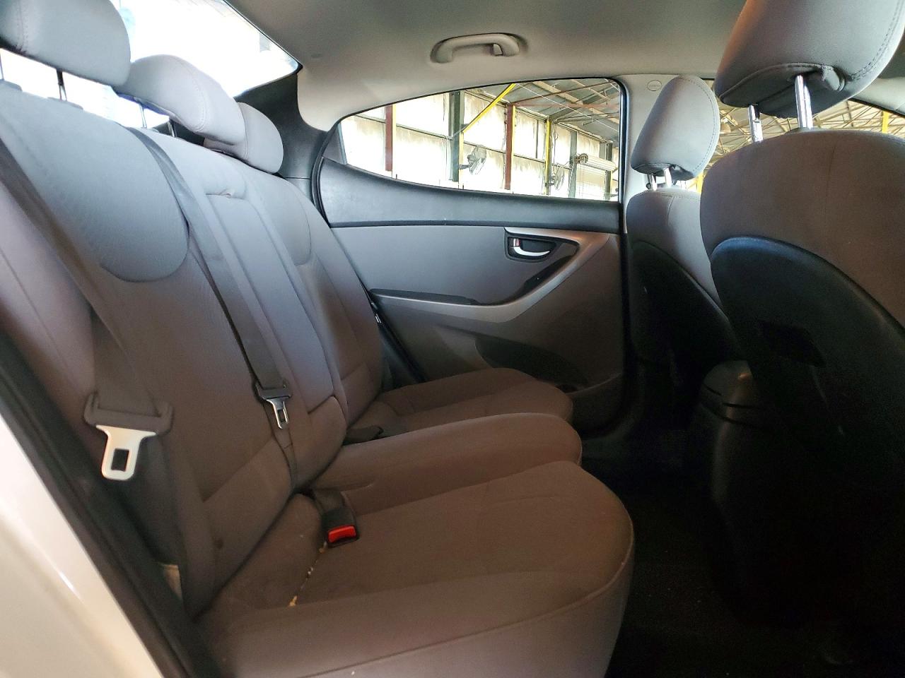 2016 HYUNDAI ELANTRA SE photo 10