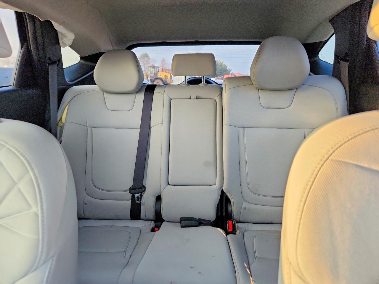 2025 HYUNDAI TUCSON SEL photo 10