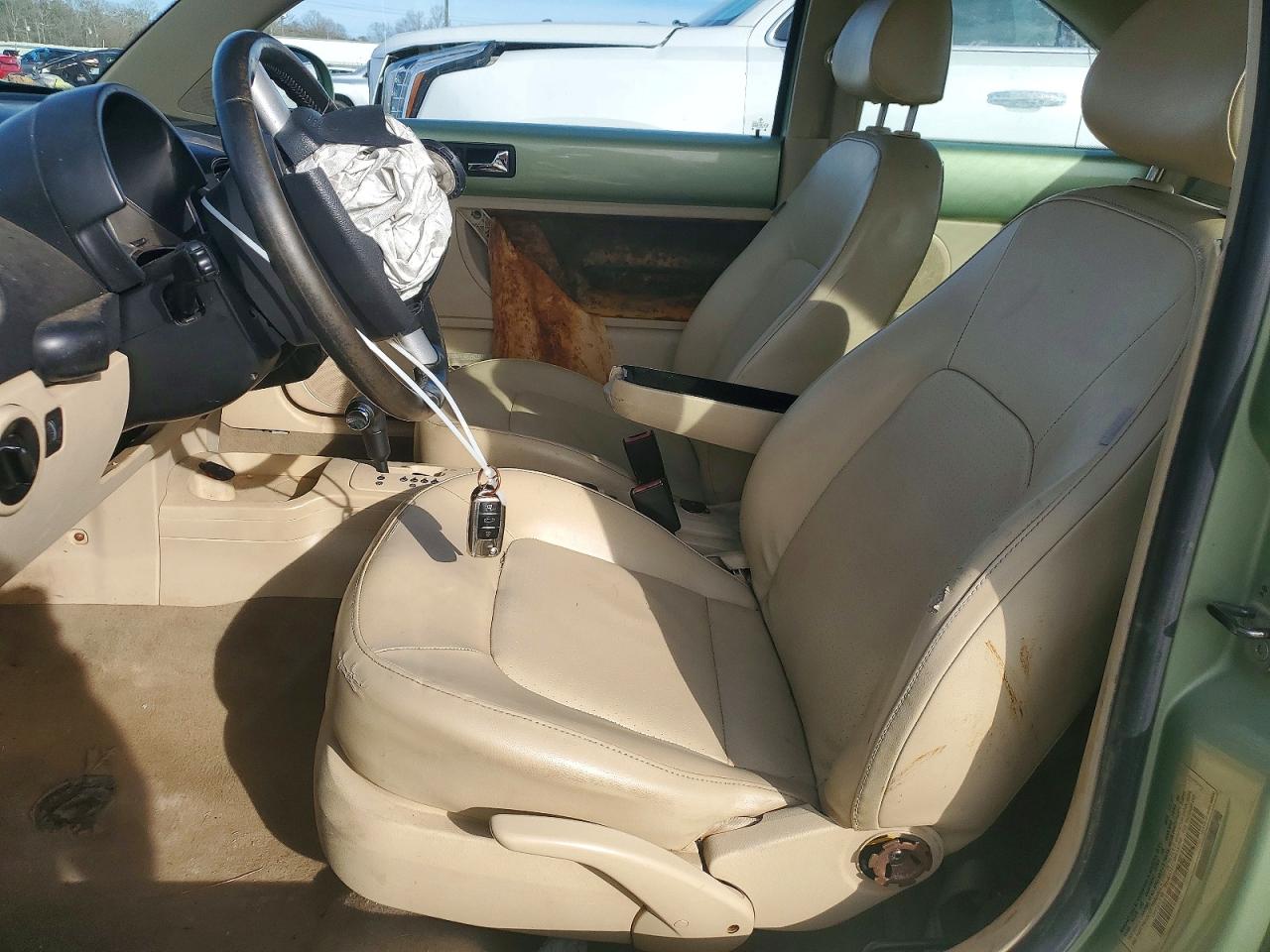 2008 VOLKSWAGEN NEW BEETLE S photo 13