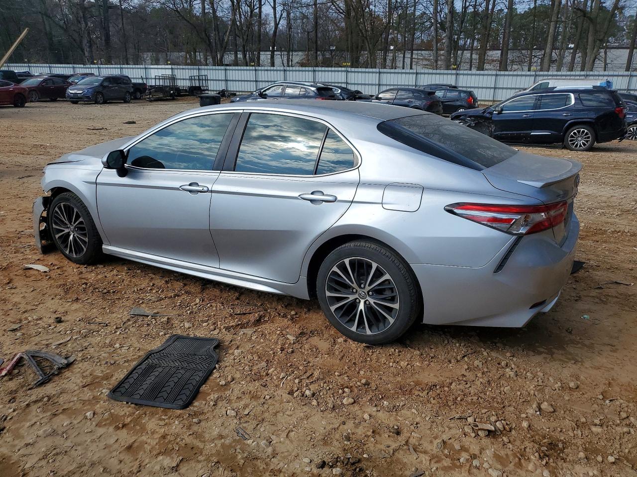 2018 TOYOTA CAMRY L photo 4