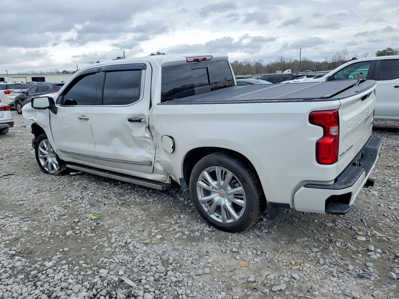 2024 CHEVROLET SILVERADO K1500 HIGH COUNTRY photo 3