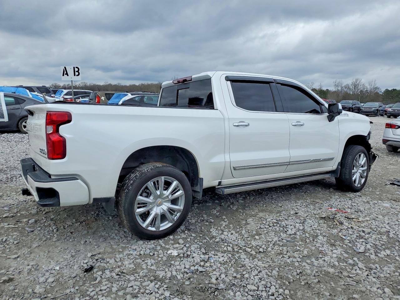 2024 CHEVROLET SILVERADO K1500 HIGH COUNTRY photo 5