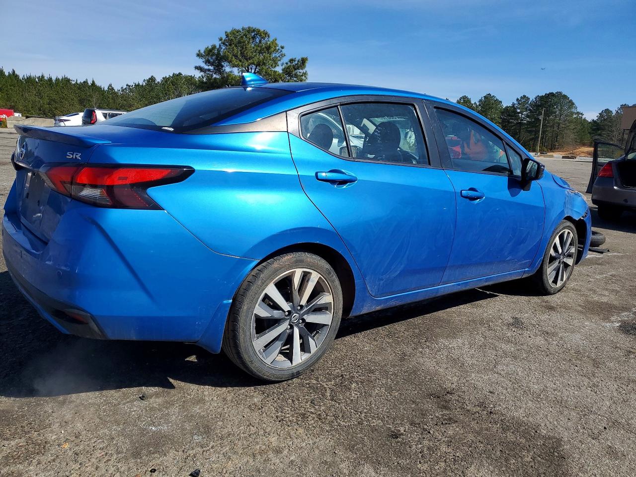 2021 NISSAN VERSA SR photo 3