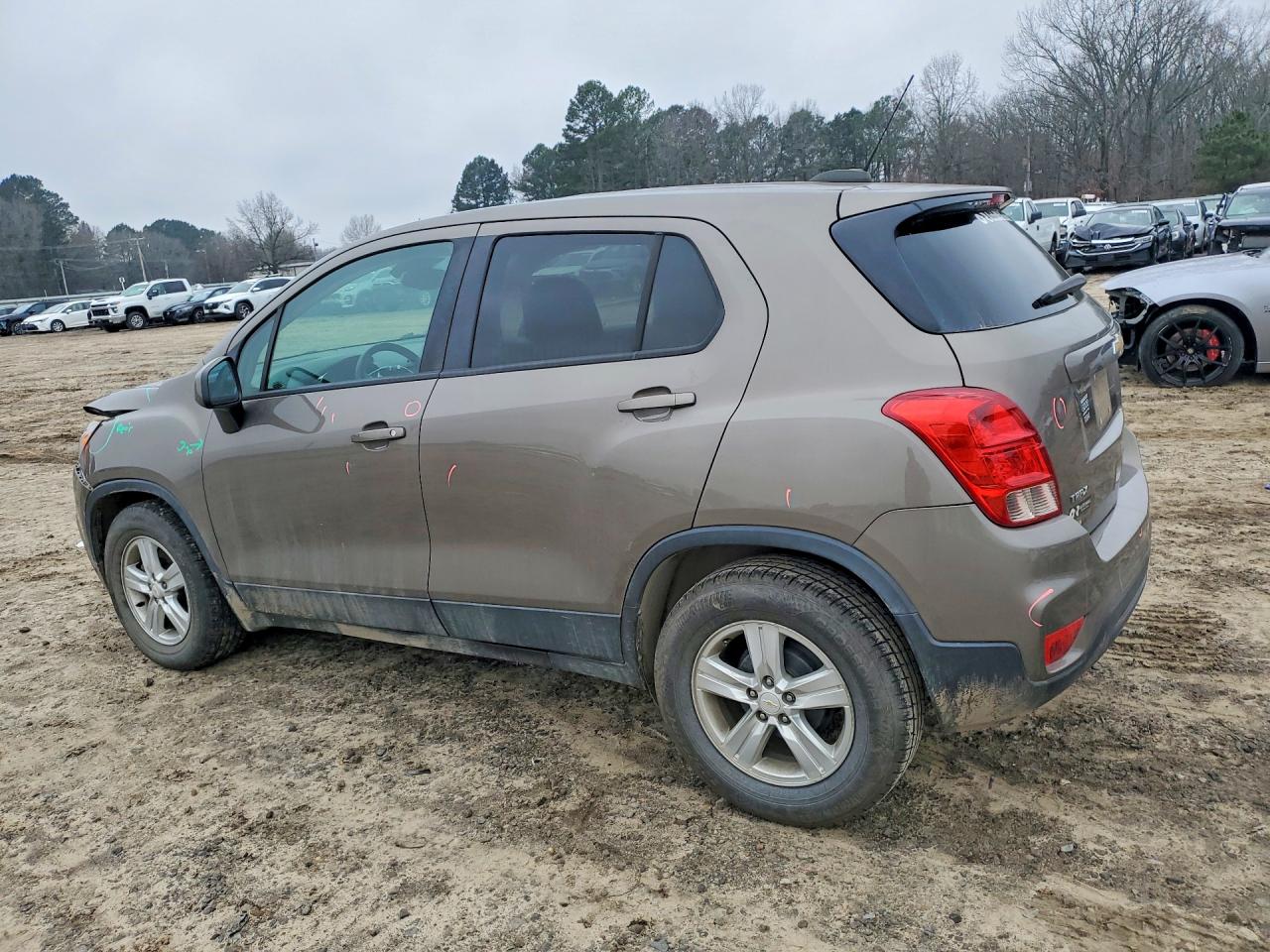 2021 CHEVROLET TRAX LS photo 2