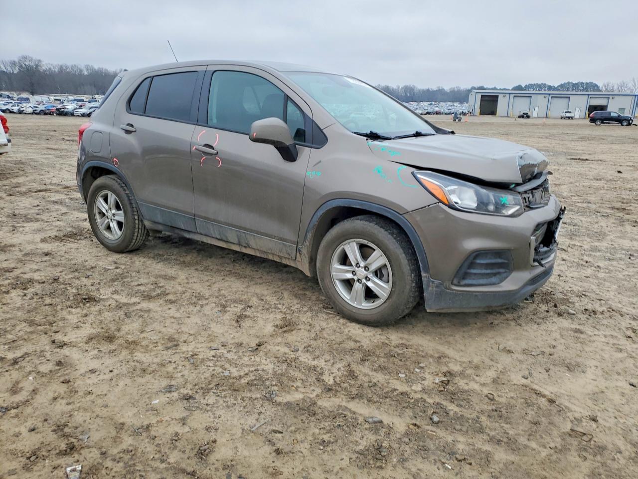 2021 CHEVROLET TRAX LS photo 4