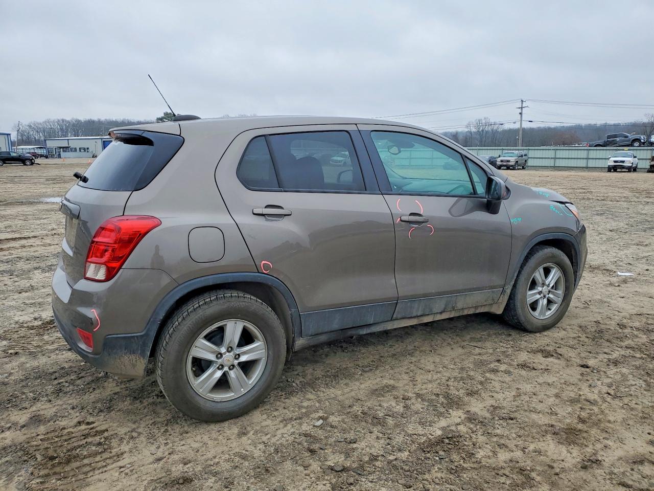 2021 CHEVROLET TRAX LS photo 3