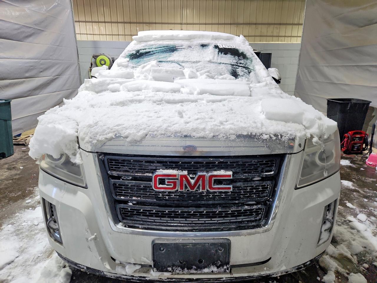 2015 GMC TERRAIN SLT photo 9