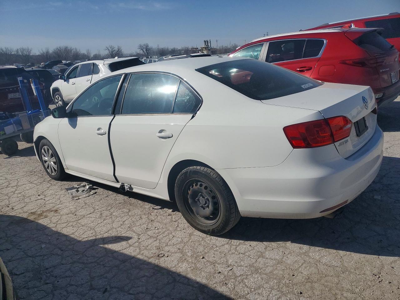 2013 VOLKSWAGEN JETTA BASE photo 2