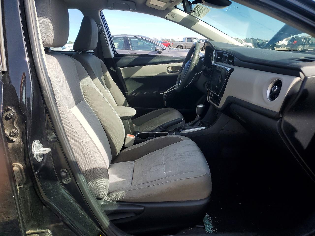 2018 TOYOTA COROLLA L photo 7