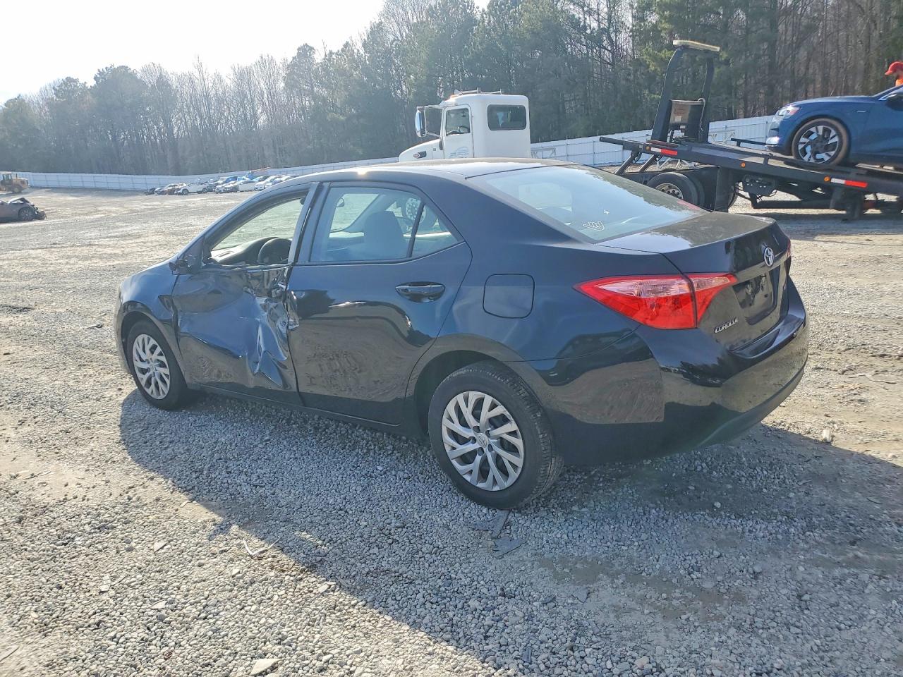 2018 TOYOTA COROLLA L photo 2