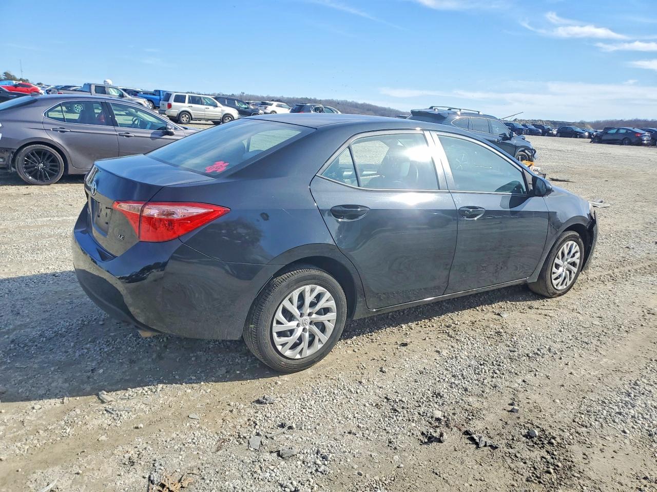 2018 TOYOTA COROLLA L photo 3