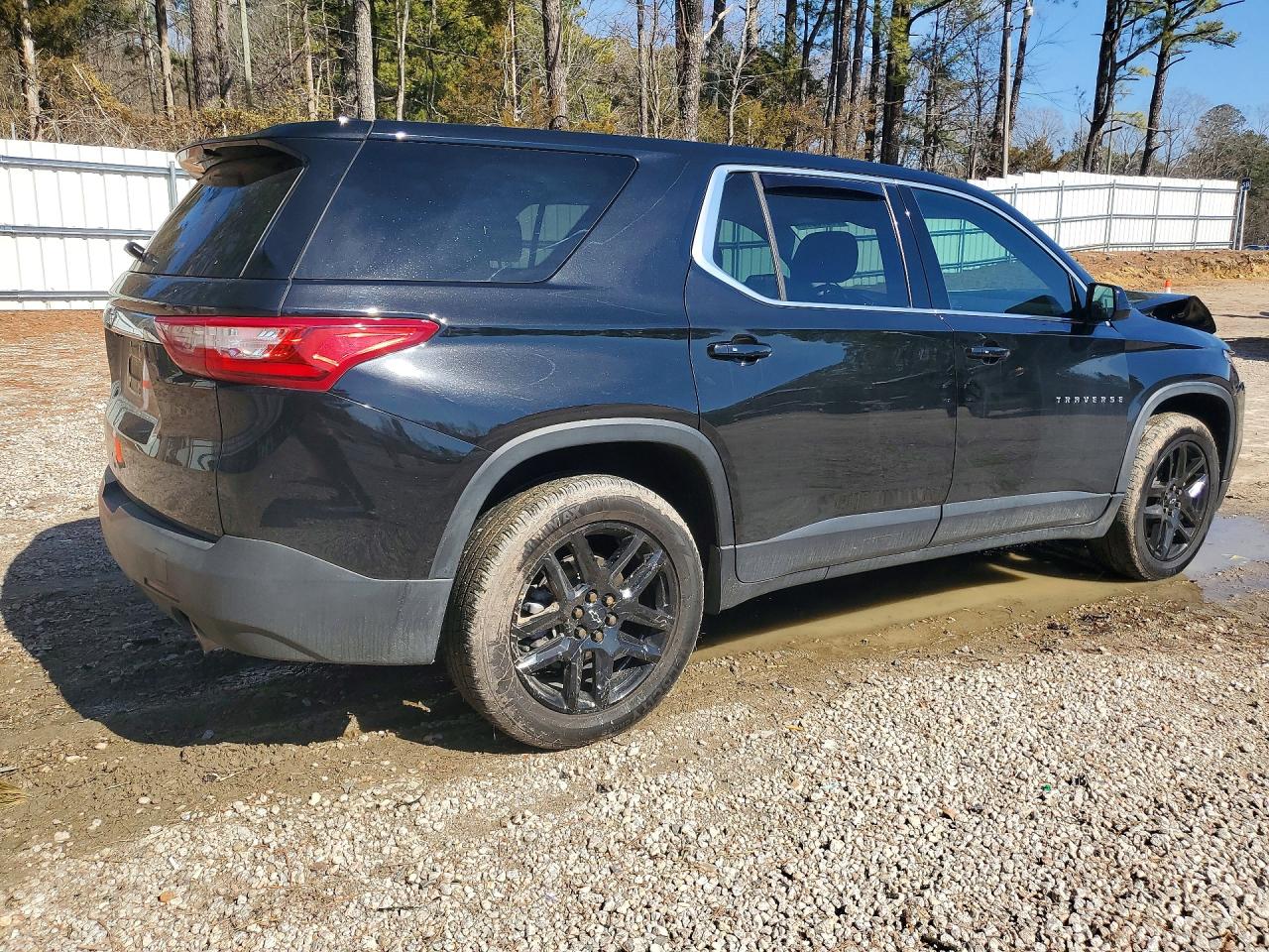 2020 CHEVROLET TRAVERSE LS photo 3