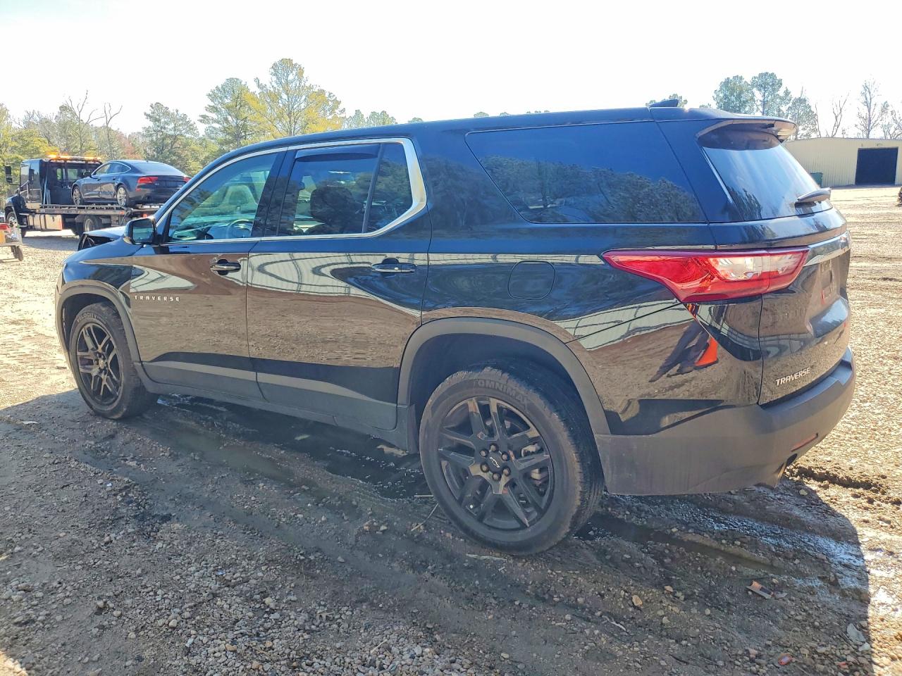 2020 CHEVROLET TRAVERSE LS photo 2