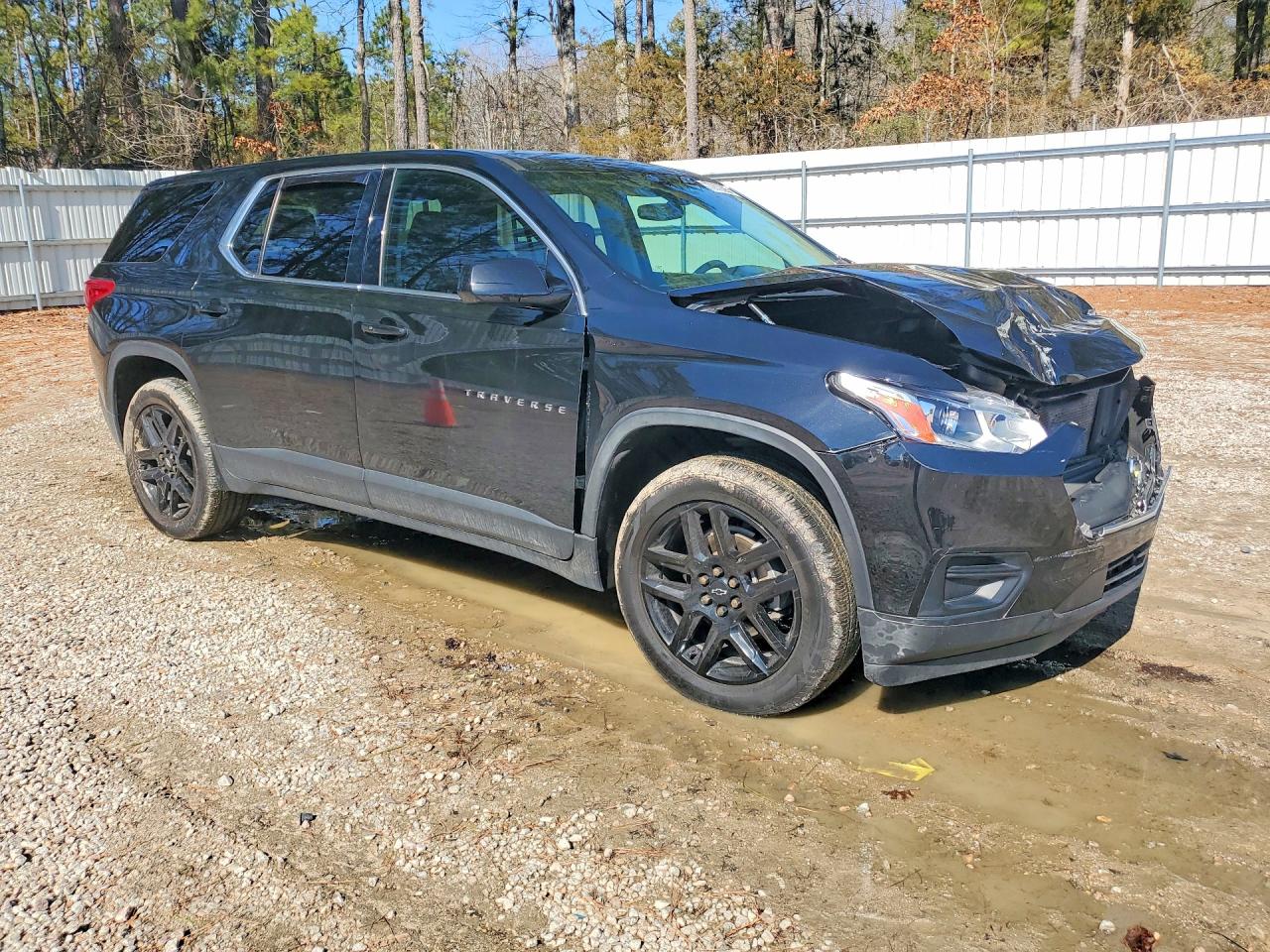 2020 CHEVROLET TRAVERSE LS photo 4