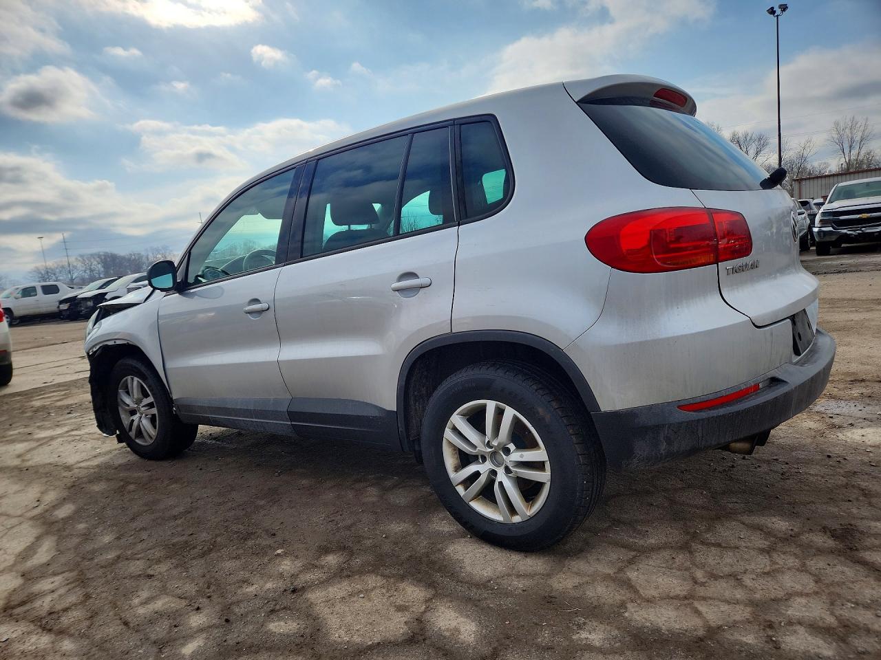 2013 VOLKSWAGEN TIGUAN S photo 3