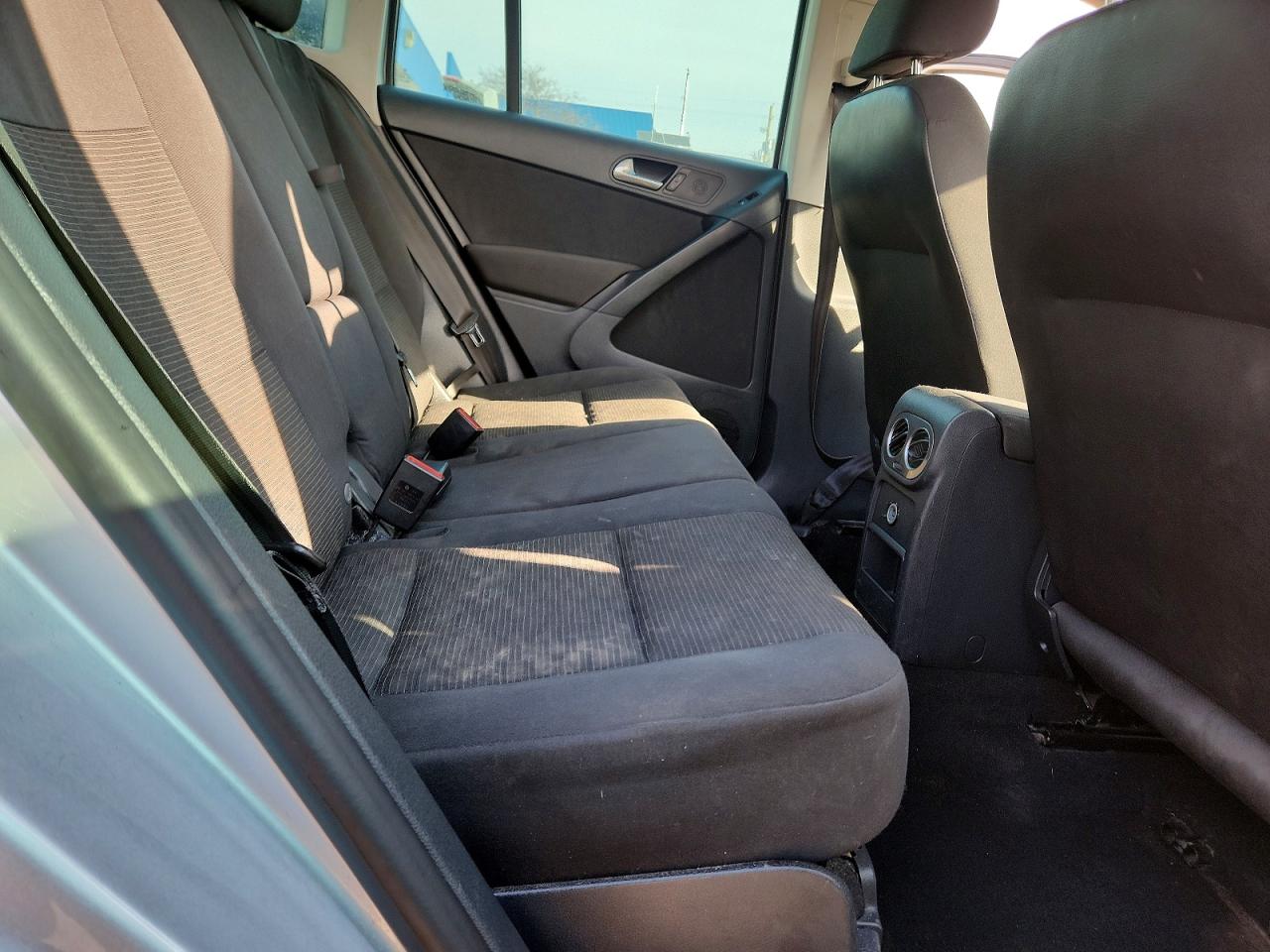 2013 VOLKSWAGEN TIGUAN S photo 21