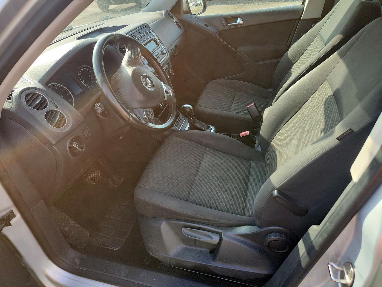 2013 VOLKSWAGEN TIGUAN S photo 13