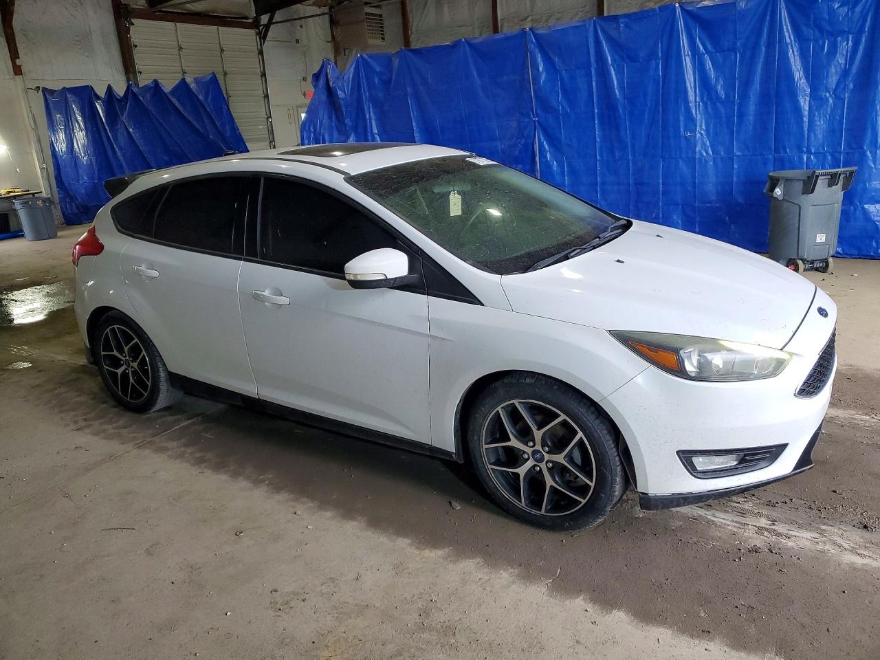 2017 FORD FOCUS SEL photo 4