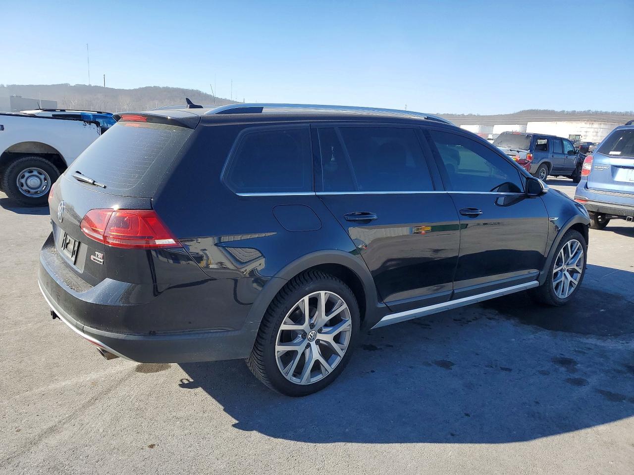 2017 VOLKSWAGEN GOLF ALLTRACK S photo 5