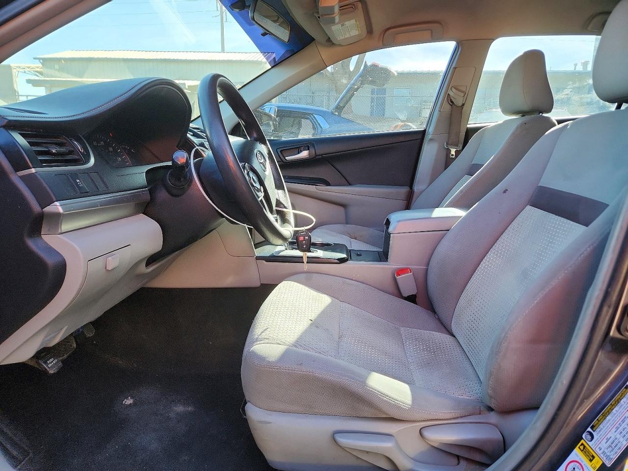 2014 TOYOTA CAMRY LE photo 7